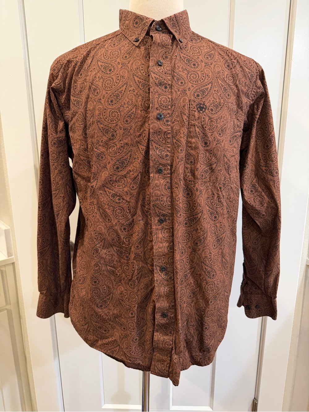 ARIAT Men's Nicky Classic Fit Medium Button-Down Shirt Rich Brown Paisley